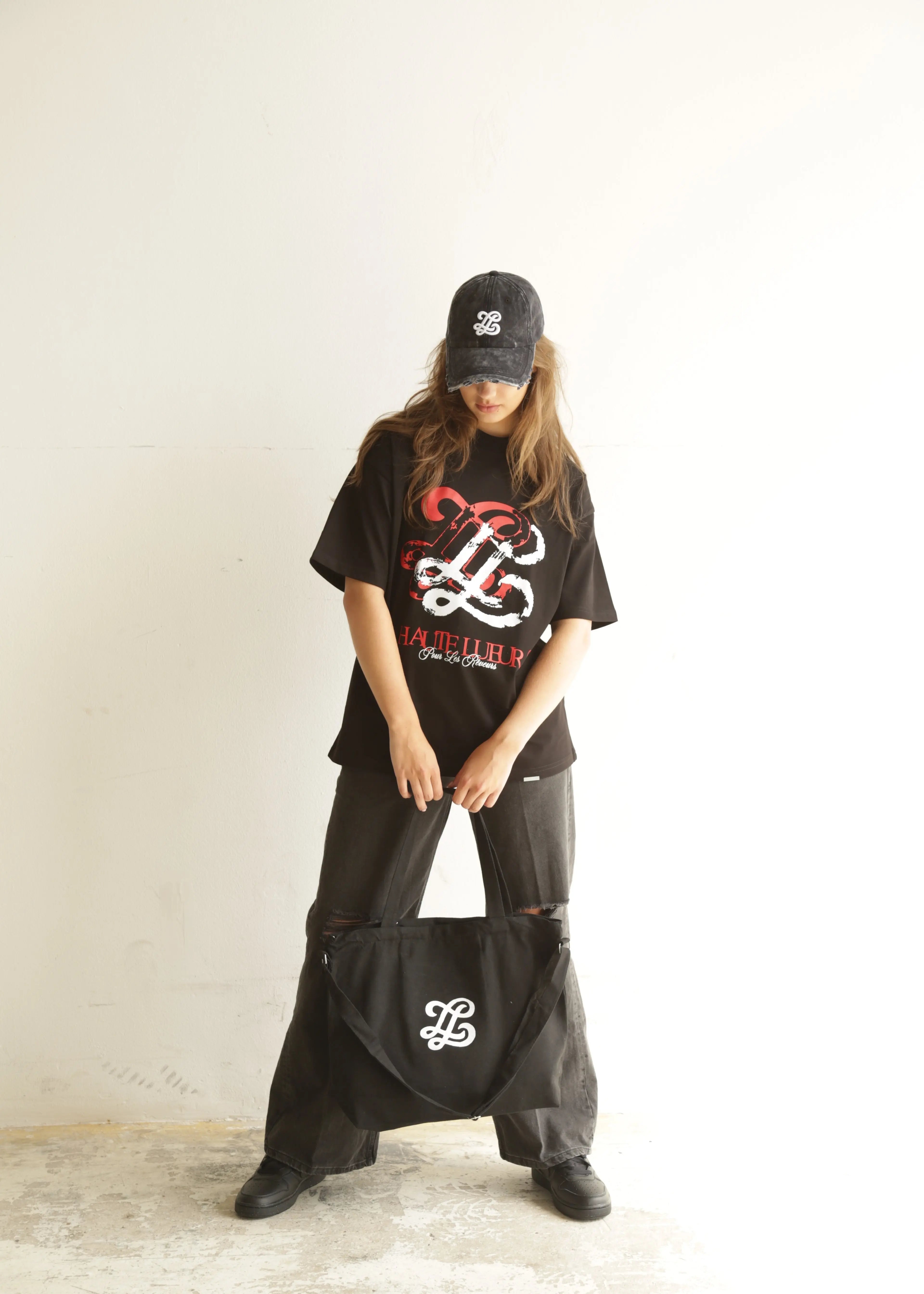 Distressed monogram t-shirt Lueur Clothing