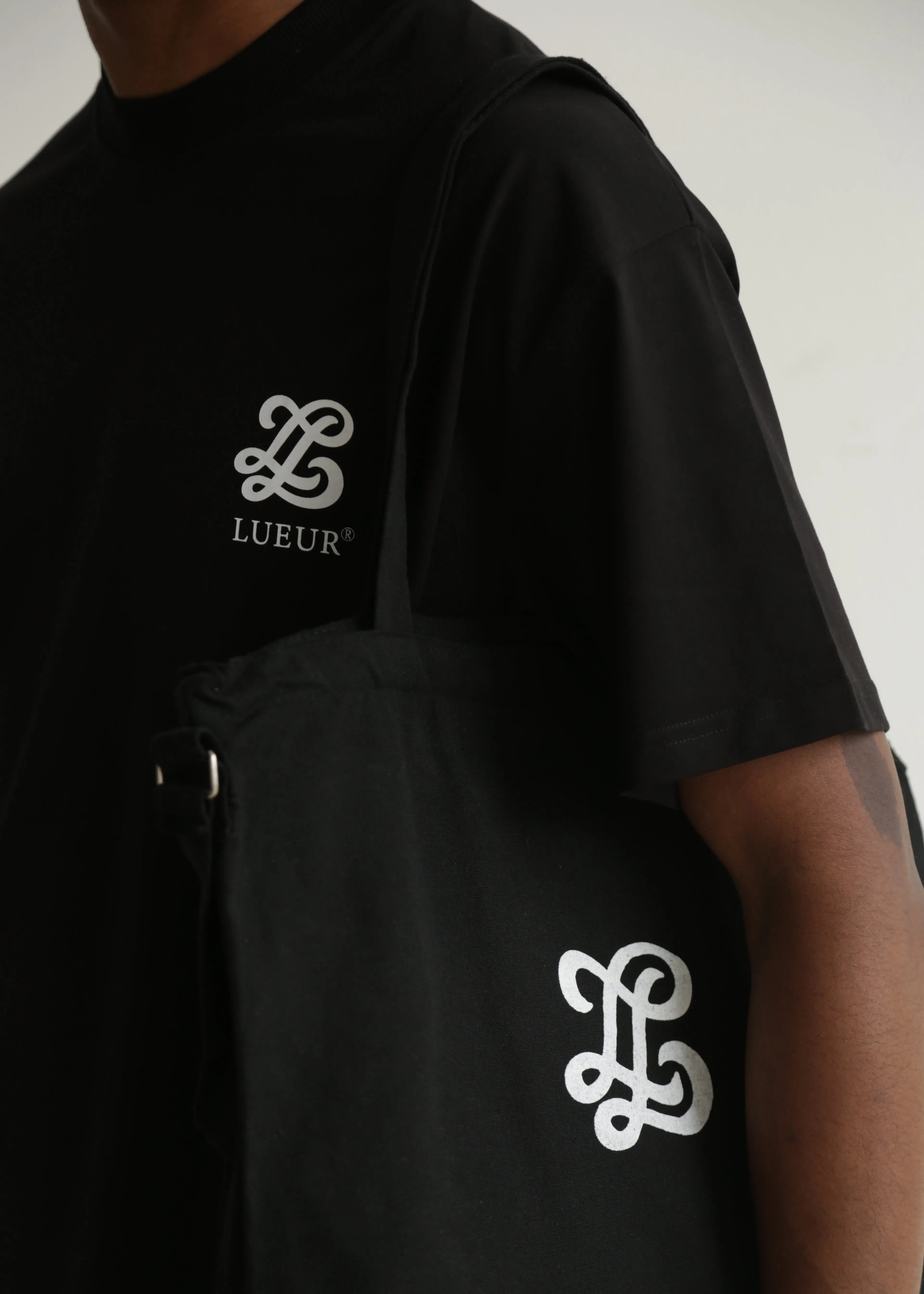 Monogram t-shirt Lueur Clothing